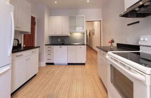 Cote-Des-Neiges—Notre-Dame-De-Grace Apartment | Charming Heritage Home in NDG