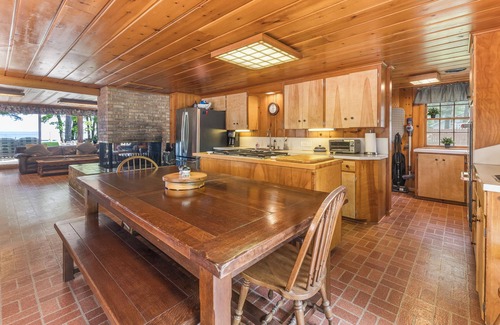 Higgins Lake Cottage | Charming Higgins Lake Lakefront Cottage with private dock and gorgeous views