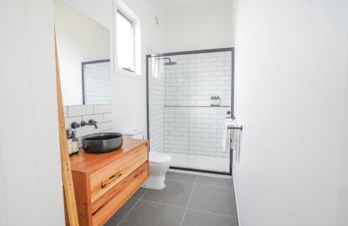 Highton House | Charming Highton Hideaway between CBD and Surf Coast