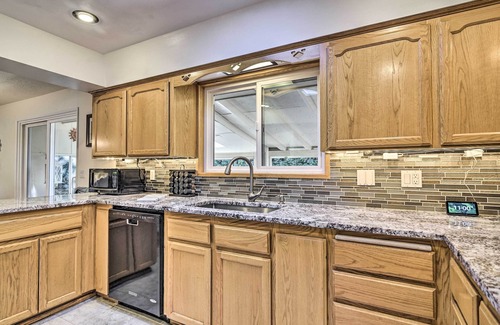 Hillsboro House | Charming Hillsboro Home w/Yard, Dogs Welcome
