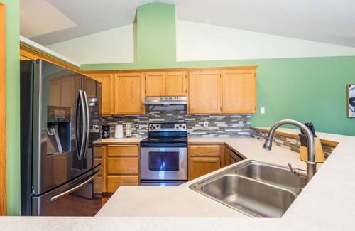 Hillsboro House | Charming Hillsboro Retreat on Windstone St Awaits Your Arrival - Book Now #41769