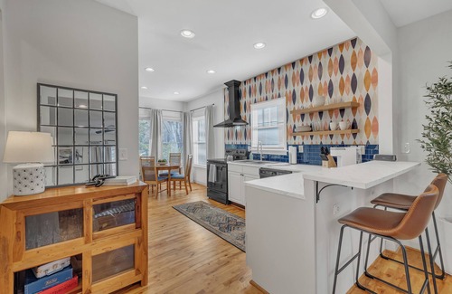 Southwest Raleigh House | Charming Historic 2-bedroom house in Raleigh. Near The Village District.