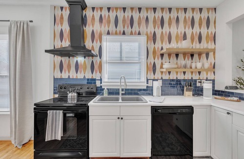 Southwest Raleigh House | Charming Historic 2-bedroom house in Raleigh. Near The Village District.