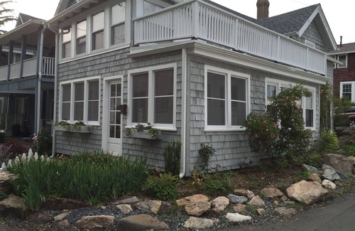 Branford Cottage | Charming Historic Cottage, 130 Footsteps To Private Beach, Sleeps Five, Peaceful