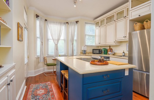 Historic Downtown Savannah Apartment | Charming Historic District Parlor-Level Apartment