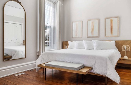 Shelby Park Apartment | Charming Historic Home: Spacious, Luxurious Feel