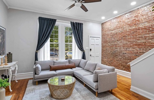 Shelby Park Apartment | Charming Historic Home: Spacious, Luxurious Feel