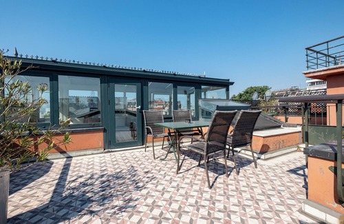 Sultanahmet Apartment | Charming Historic Home with Terrace Near Hagia Sophia & Blue Mosque