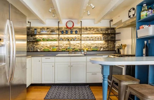 Kingston House | Charming Historic Home Near Waterfront Restaurants