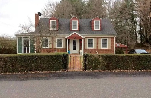 Lexington House | Charming Historic Lexington Home