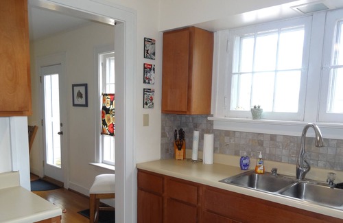 Kalamazoo Apartment | Charming Historical Apartment House In Historic Neighborhood