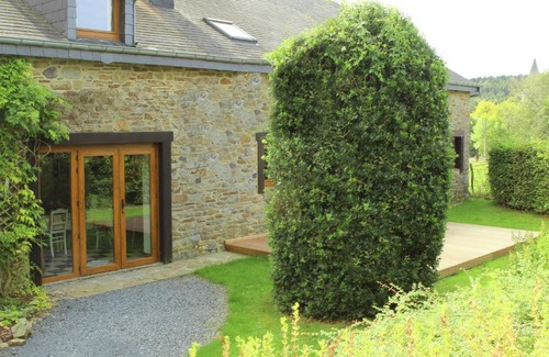 Halleux House | Charming Holiday Home in Halleux with Garden