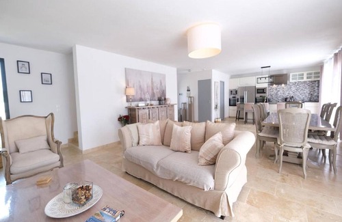Arles Villa | Charming holiday home with private pool