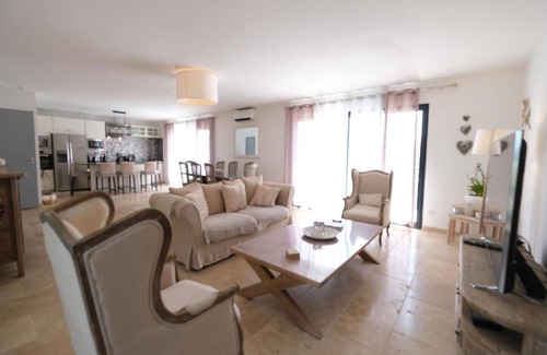 Arles Villa | Charming holiday home with private pool