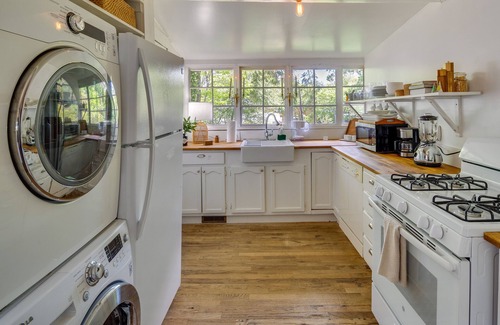 West Side Historic District Cottage | Charming Home < 2 Mi to Downtown Hendersonville!
