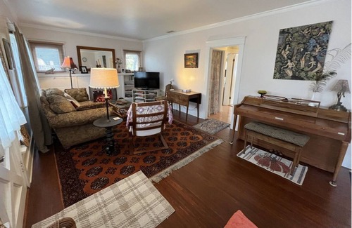 Monrovia House | Charming Home 3-Blk Stroll to Historic Myrtle Ave