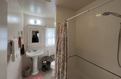 Monrovia House | Charming Home 3-Blk Stroll to Historic Myrtle Ave