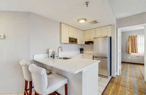 Southwest Orlando Condo | Charming home boasting waterfront views with pool, hot tub and wifi