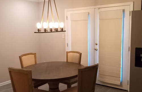 Hattiesburg House | Charming Home Comfy Beds Private Backyard with Fire Pit