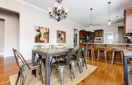 Wesley Heights House | Charming home. Historic district. Walk to the city
