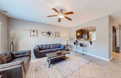Port Wentworth House | Charming home in great location with fenced yard, AC, & W/D