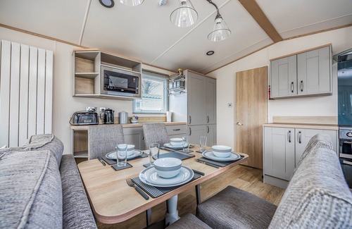 Chichester House | Charming Home in Lakeside Park | Pass The Keys