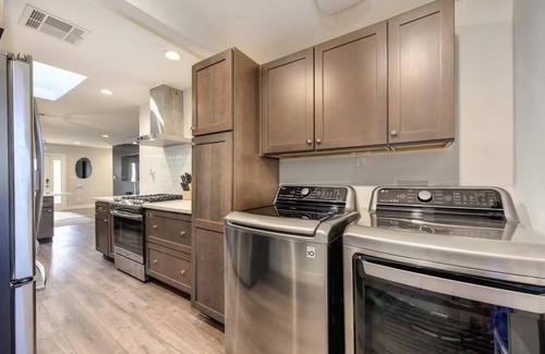 Roseville House | Charming Home, near beautiful park/tennis courts!