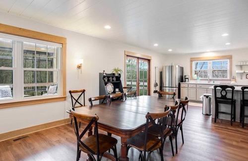 Boone Cabin | Charming Home near Great Attractions