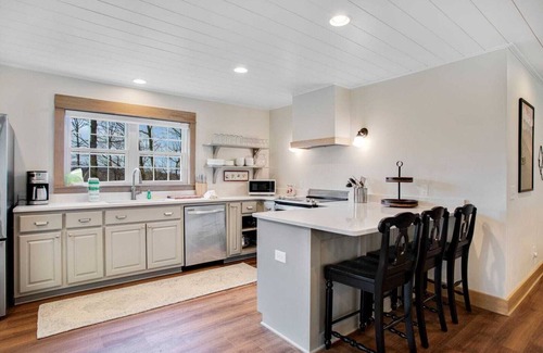 Boone Cabin | Charming Home near Great Attractions