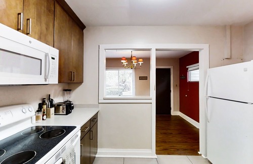 Tallahassee House | Charming home near downtown Tallahassee with washer/dryer, full kitchen, & AC