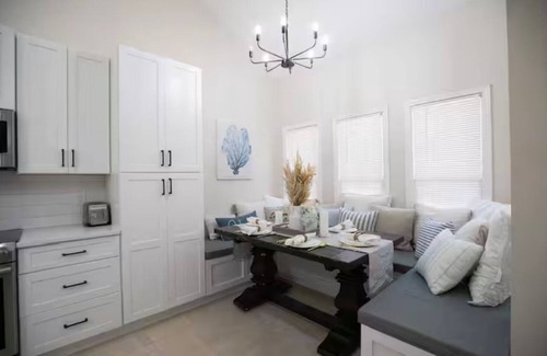 Gainesville House | Charming Home on Lake Lanier, sleeps 14, all the amenities! Come make Memories!
