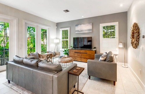 Ringling Estates House | Charming Home. Private Pool. Great Amenities. Steps to Beach/St. Armand's