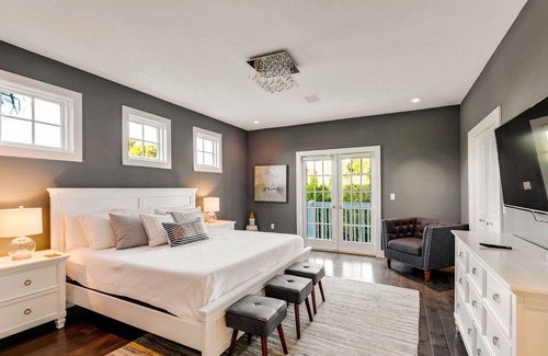 Ringling Estates House | Charming Home. Private Pool. Great Amenities. Steps to Beach/St. Armand's