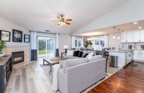 Roosevelt House | Charming Home Retreat Fresno, CA - 4 Bed 2 Baths