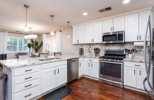 Roosevelt House | Charming Home Retreat Fresno, CA - 4 Bed 2 Baths