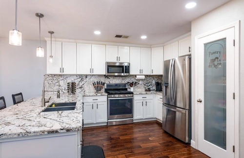 Roosevelt House | Charming Home Retreat Fresno, CA - 4 Bed 2 Baths