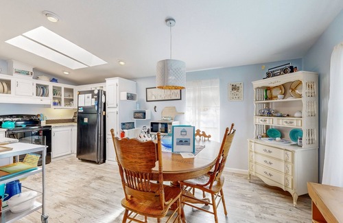 Rockaway Beach House | Charming home two blocks from the beach; private hot tub and washer/dryer