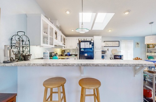 Rockaway Beach House | Charming home two blocks from the beach; private hot tub and washer/dryer