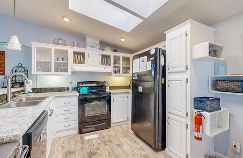 Rockaway Beach House | Charming home two blocks from the beach; private hot tub and washer/dryer