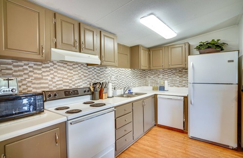 Lake Charles House | Charming Home w/Dock, Near Downtown Lake Charles!