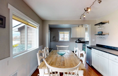 Manson House | Charming home w/great deck, patio & views overlooking Roses Lake