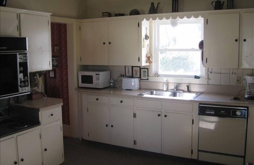 New Harbor House | Charming Home W/Harbor View: Walk to Resturants, Shops & Beach