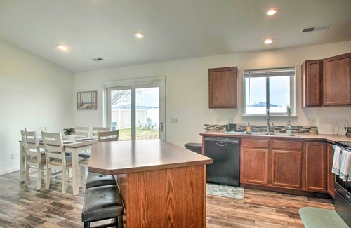 Post Falls House | Charming Home w/Hot Tub, 3 mi to falls park!