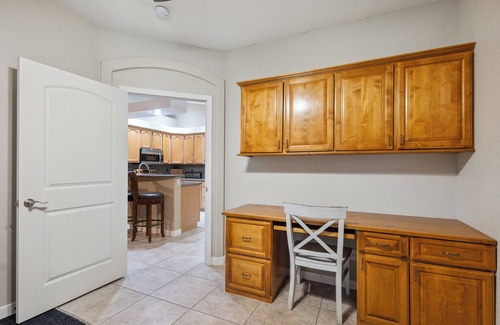 Bullhead City House | Charming Home with River Access and Hot Tub