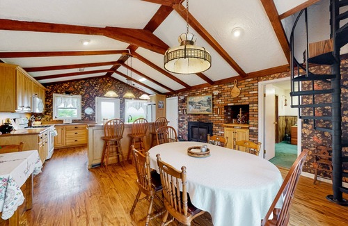 Penn Yan House | Charming home with firepit, skiing nearby, full kitchen, central AC, & W/D