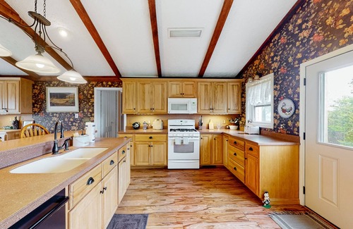 Penn Yan House | Charming home with firepit, skiing nearby, full kitchen, central AC, & W/D