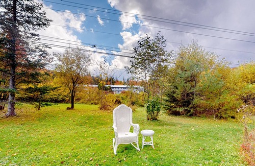 Wilmington House | Charming home with game room, full kitchen, deck, & washer/dryer