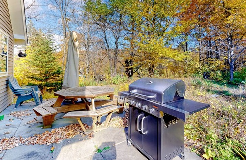 Wilmington House | Charming home with game room, full kitchen, deck, & washer/dryer