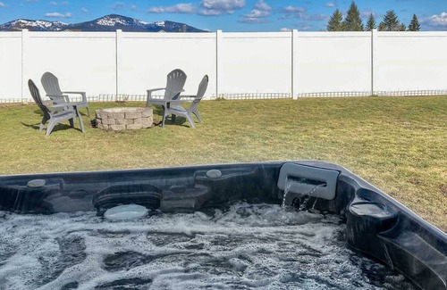 Post Falls House | Charming Home with Hot Tub, 3 Mi to Falls Park!