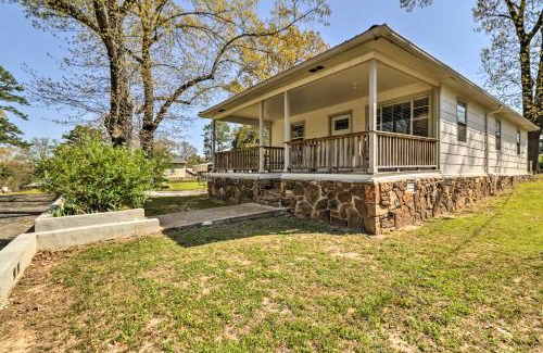 Higden House | Charming Home with Porch Walk to Greers Ferry Lake!